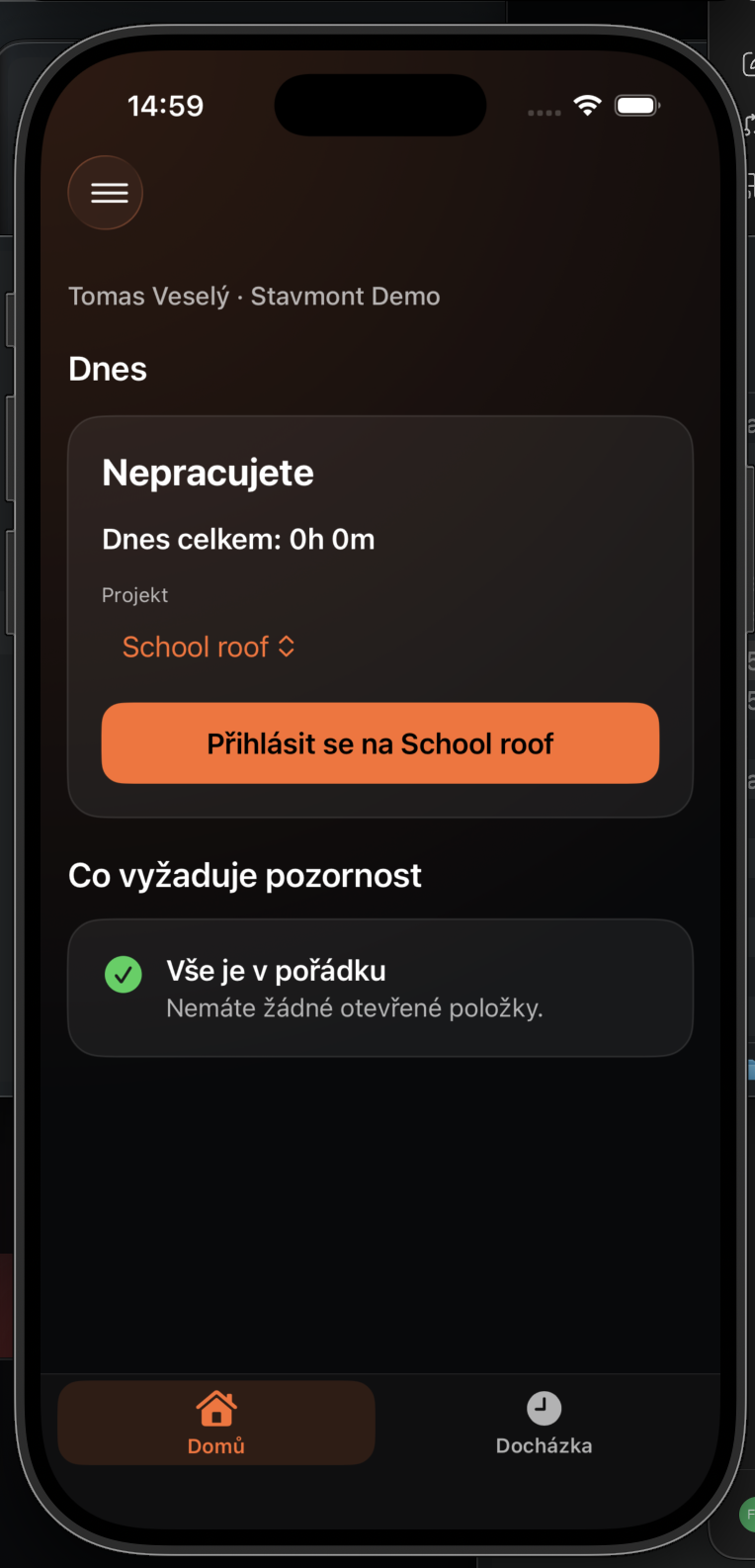 Velké oranžové tlačítko pro příchod pracovníka